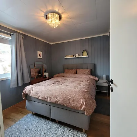 Cozy House With Private Garden *