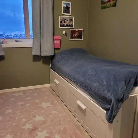 Cozy House With Private Garden