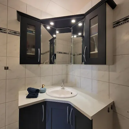 דירה Cozy House With Private Garden טרומסה