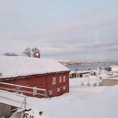 Cozy House With Private Garden