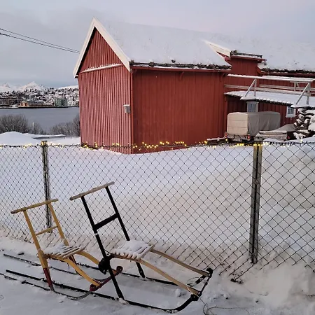 Cozy House With Private Garden