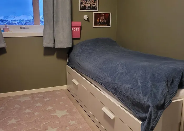 Cozy House With Private Garden