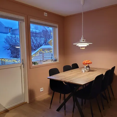 Cozy House With Private Garden